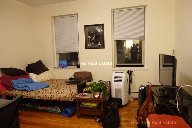 Foto del edificio - 64 Brighton Ave