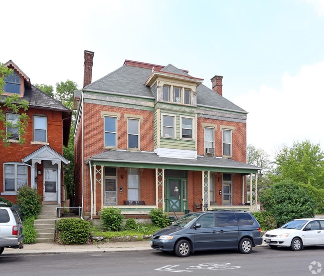 Primary Photo - 597-601 Oak St