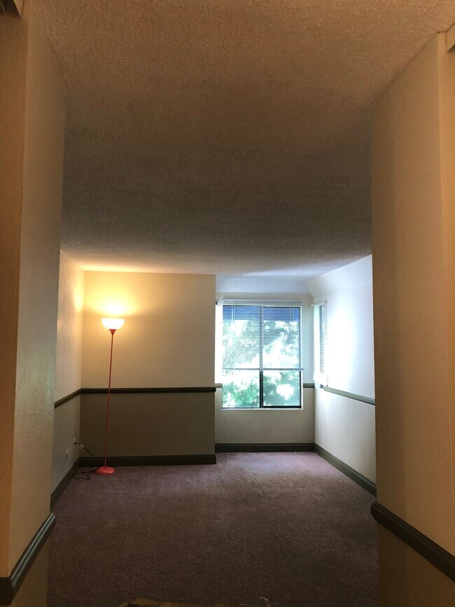 Foto del edificio - 8308 Regents Rd