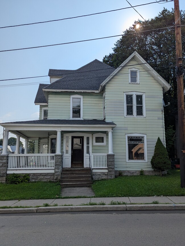 Building Photo - 225 Forest Ave