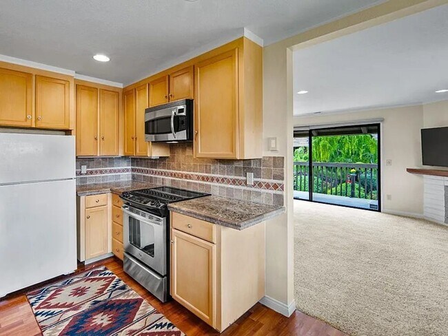 Foto del edificio - 2 bedroom 2 bath Condo in Beautiful Carmel...