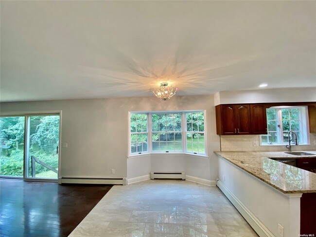 Building Photo - 595 Reydon Dr