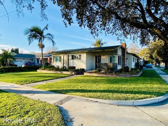 Building Photo - 4 br, 2 bath House - 1019 E Avalon Ave