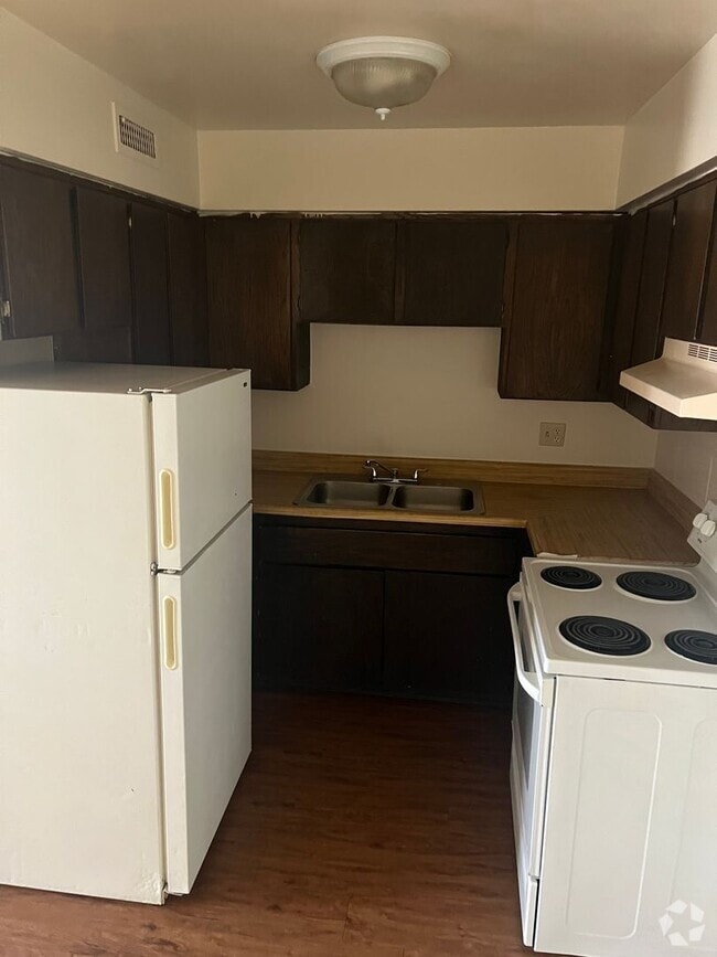 Building Photo - 555 S Royal Crest Cir