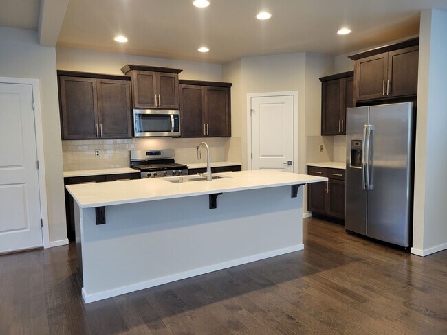 Foto del edificio - Beautiful 4 bd 2.5 bath