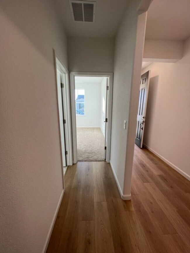 Foto del edificio - Beautiful 3 Bedroom and 2 Bathroom Home in Lincoln $2,995.00