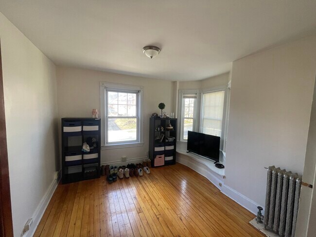 Building Photo - 20 Beeching St