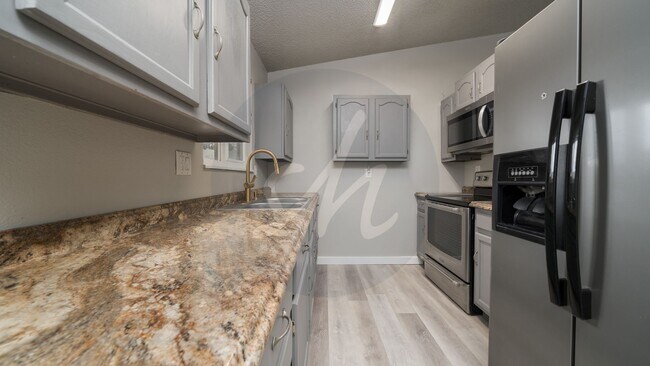 Foto del edificio - Great Home in Colorado Springs with 2 Car Garage