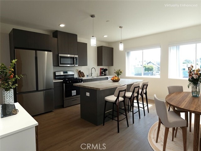 Building Photo - 2410 Carmona Ave