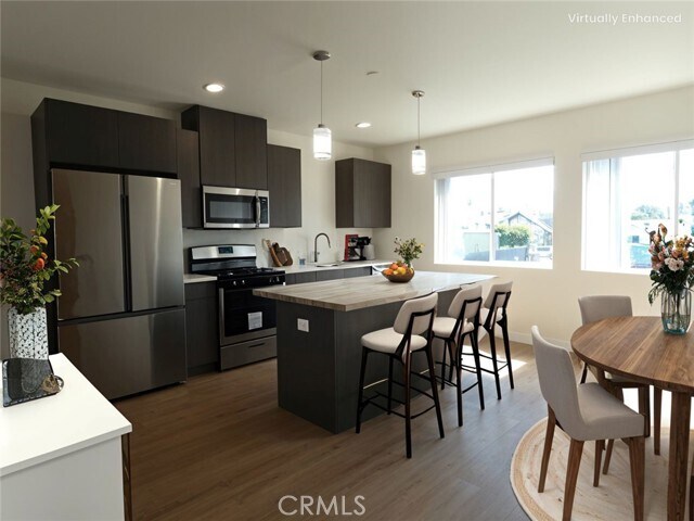 Foto del edificio - 2410 Carmona Ave