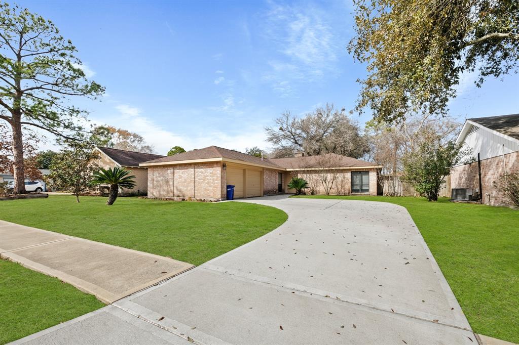 Foto principal - 13730 Piping Rock Ln