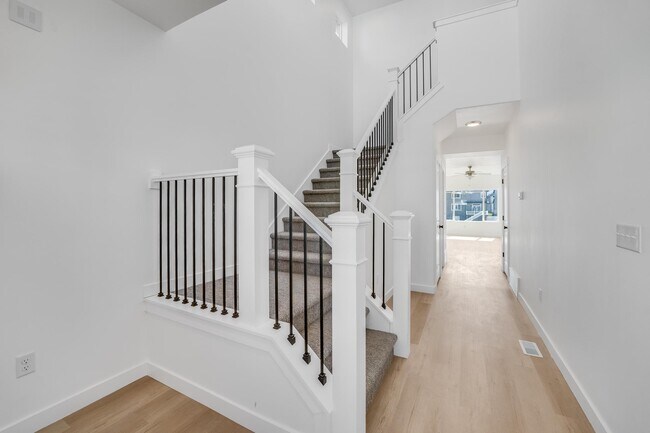 Building Photo - 4182 E Bonne Vista Dr