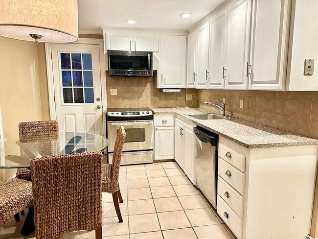 Foto del edificio - Updated 4 Bedroom House