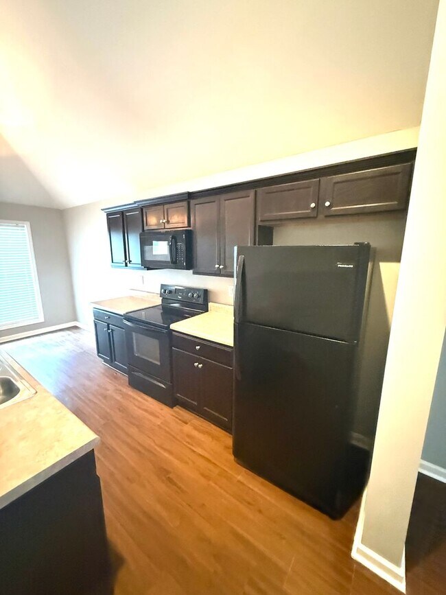 Building Photo - ** 3 Bed 2 Bath located in Burbank Crossing ** Call 334-366-9198 to schedule a self tour