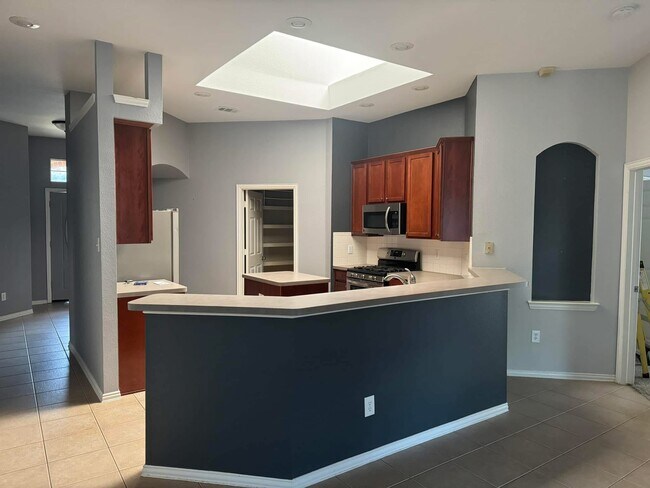 Foto del edificio - 1398 Forest Oaks Ct