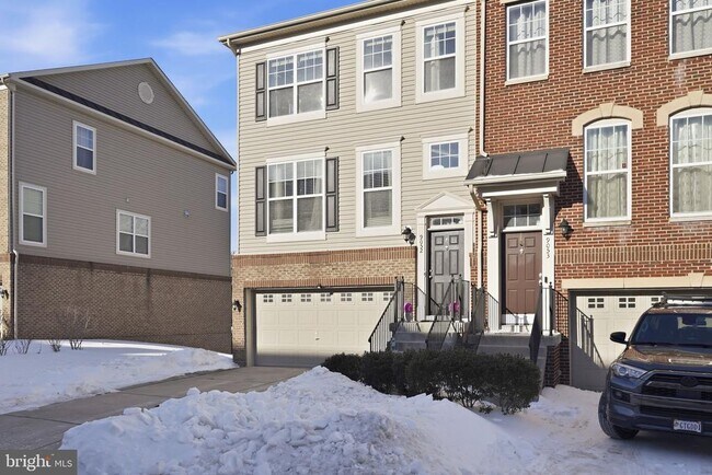 Building Photo - 9052 Isabel Ln