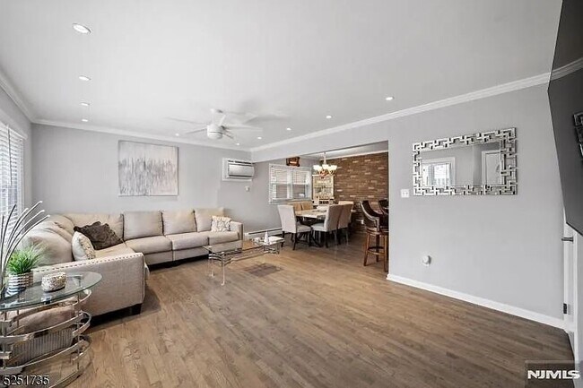 Foto del edificio - 511 Davis Ave