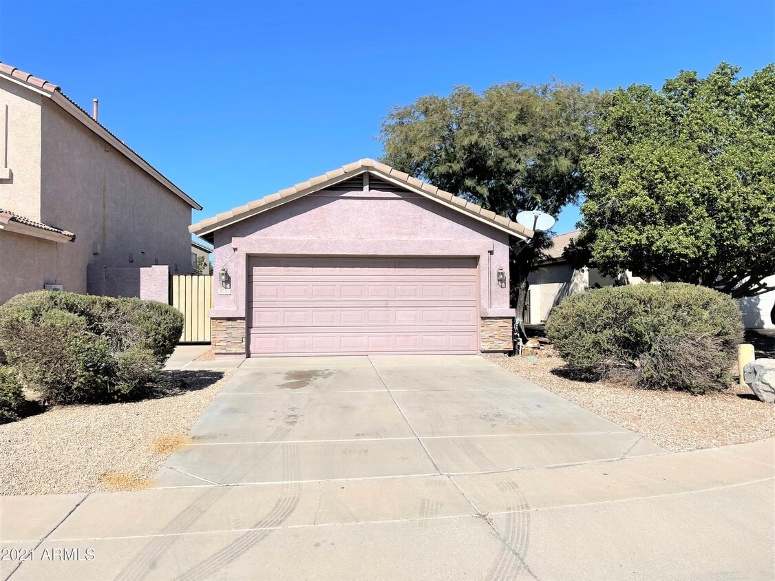 Primary Photo - 8736 E Nido Cir