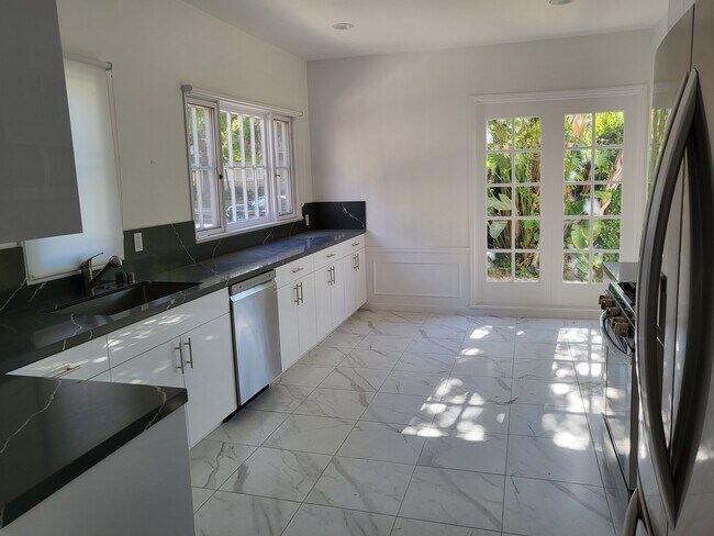 Foto del edificio - 1407 N Laurel Ave
