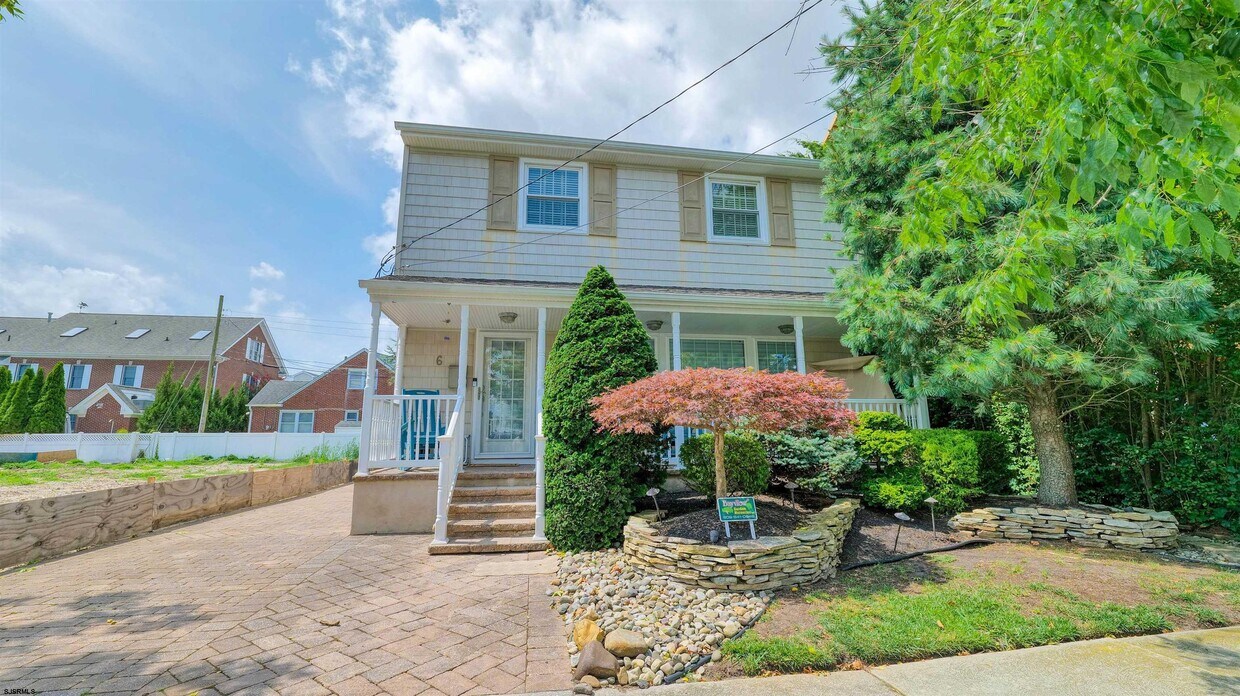 Primary Photo - 6 N Lancaster Ave