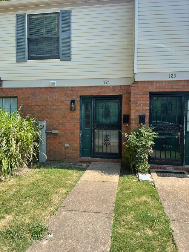 Primary Photo - 121 Barksdale Ct