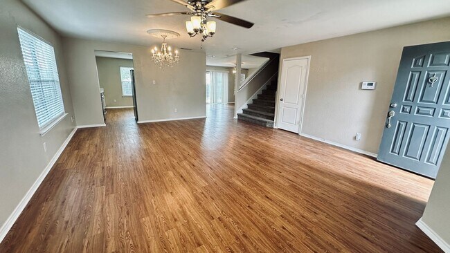Foto del edificio - 5 Bedroom Home in Dover Subdivision!
