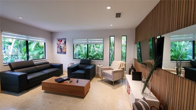 Foto del edificio - 77 NE 43rd St