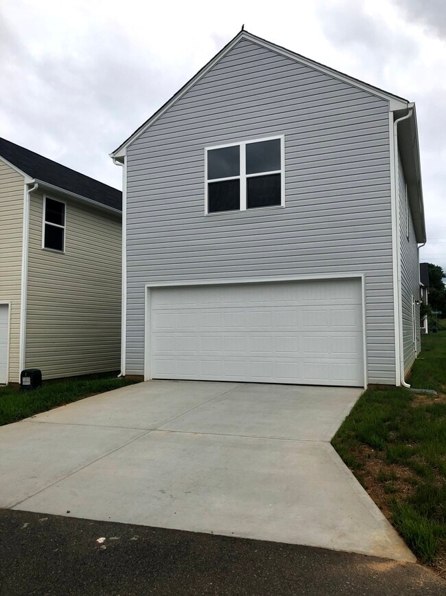 Building Photo - 1704 Overcreek Cir