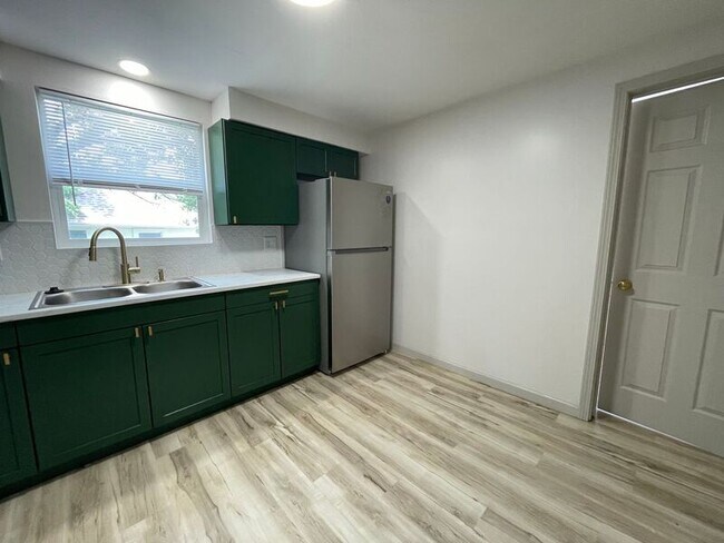 Foto del edificio - 2137 Woodford St
