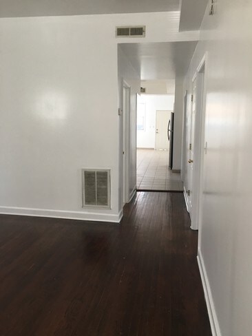 Building Photo - 2944 N Sawyer Ave