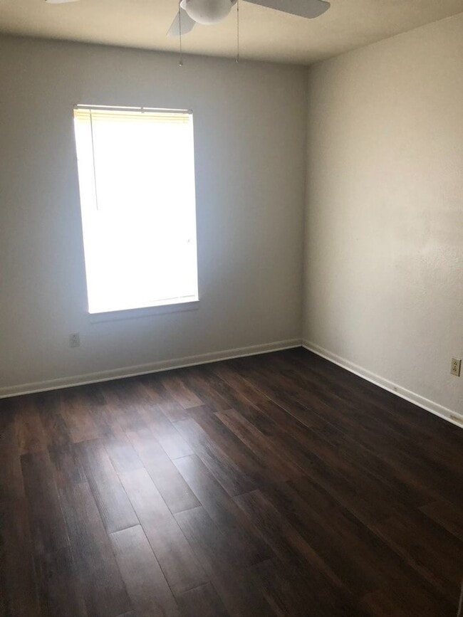 Building Photo - 2 BEDROOM DUPLEX WALKING DISTANCE TO GABBA...
