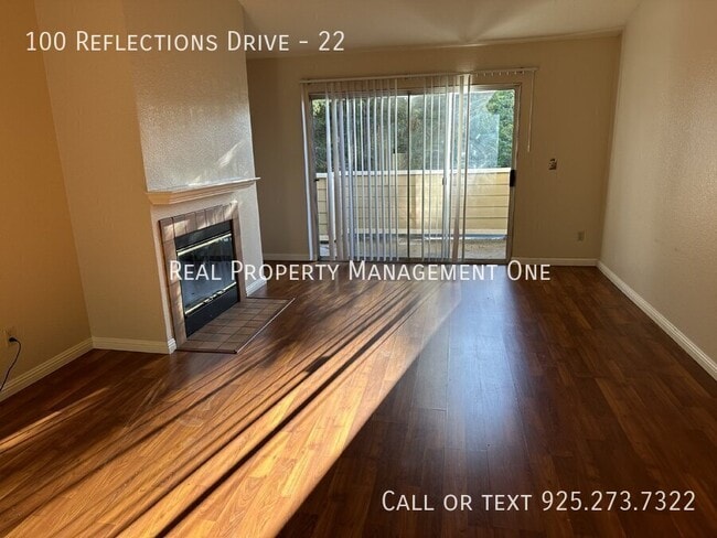 Foto del edificio - 100 Reflections Dr