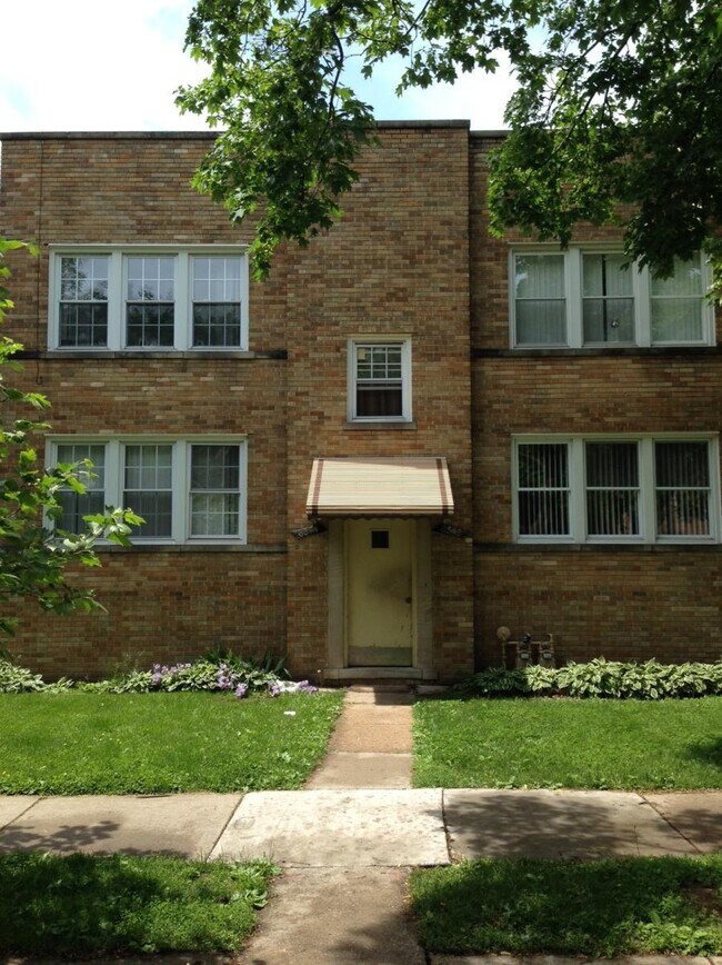 Building Photo - 6546 N Seeley Ave