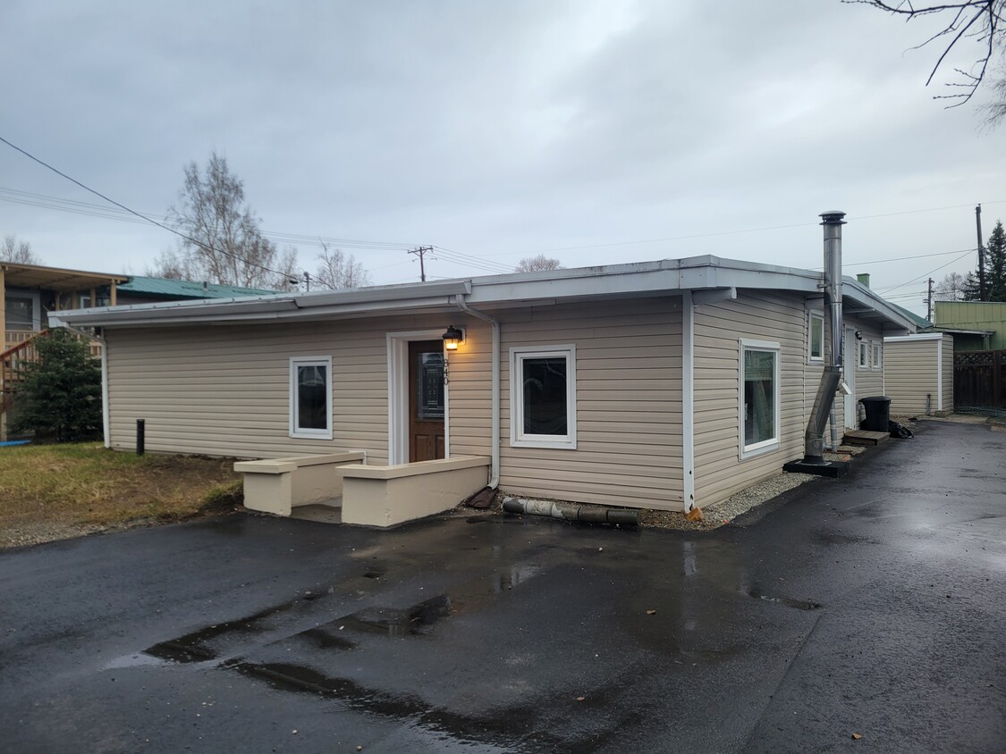 Primary Photo - 840 4th Ave
