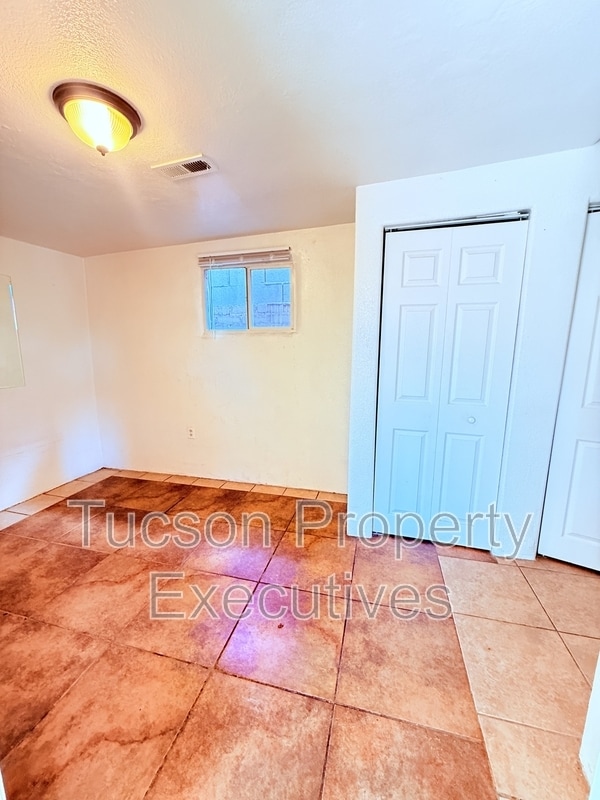 Building Photo - 208 W Ventura St