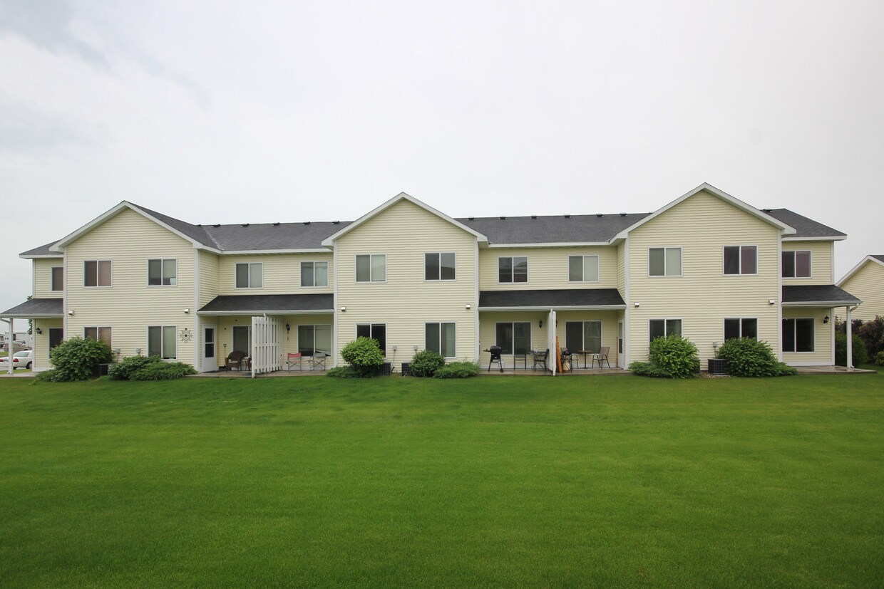 Foto principal - Roseau Court Townhomes