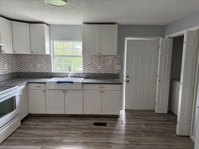 Building Photo - 3028 Toms Way