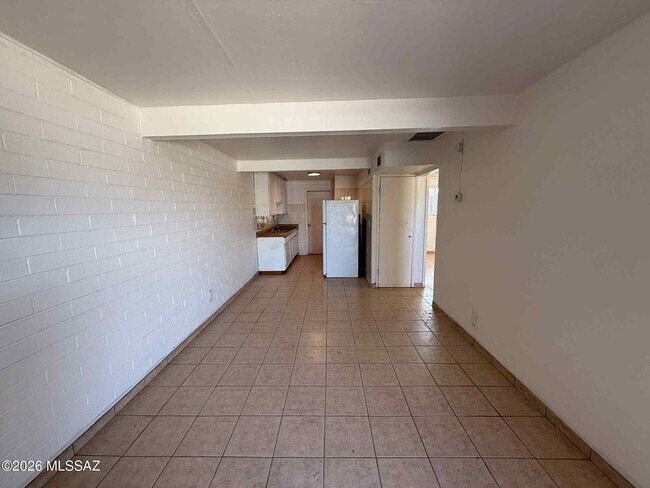 Building Photo - 4904 S 13th Ave