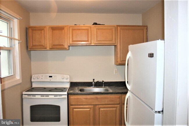 Building Photo - 307 Headley St