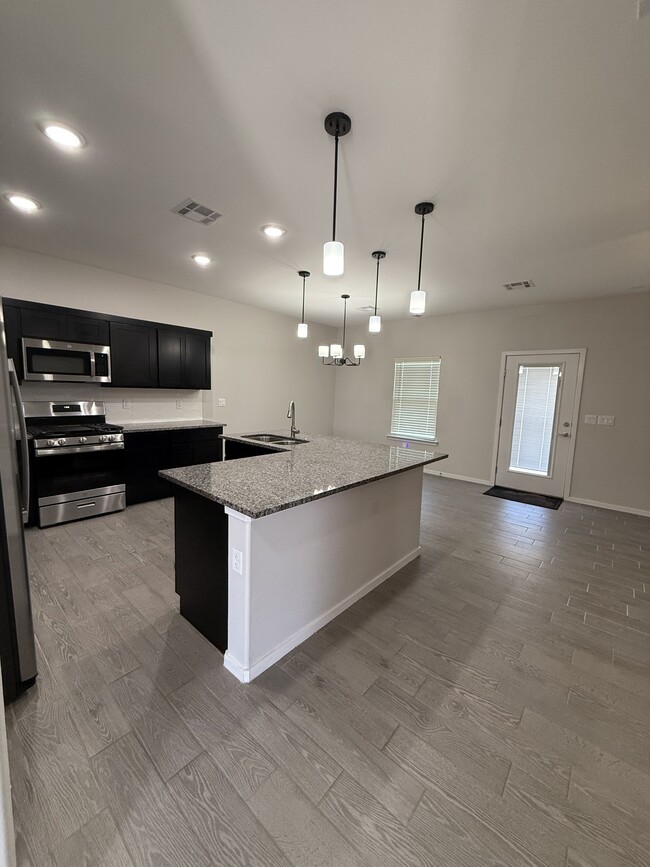 Foto del edificio - 1099 Sky River St