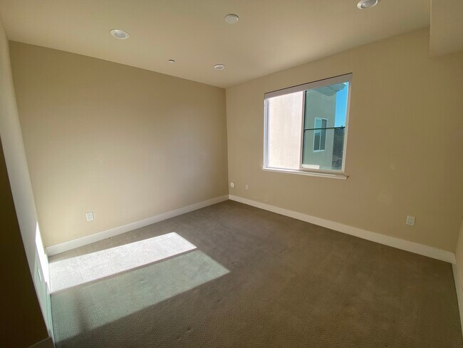 Foto del edificio - 1048 Monroe St
