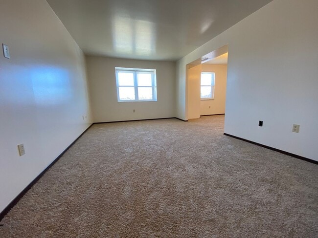 Building Photo - Awesome Two Bedroom at Bellwood Manor - Di...