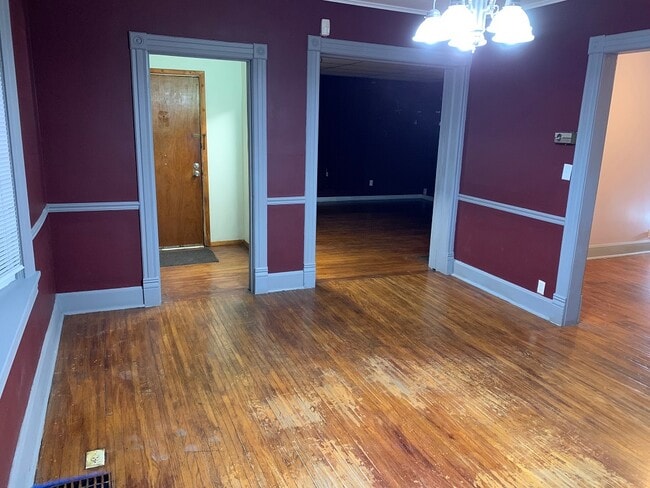 Building Photo - 745 E Benton St