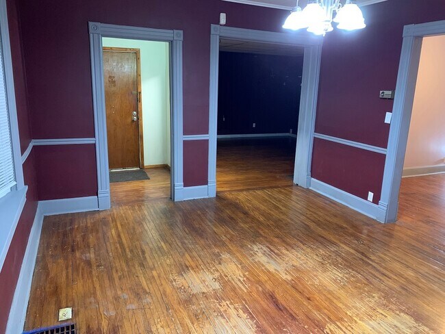 Foto del edificio - 745 E Benton St