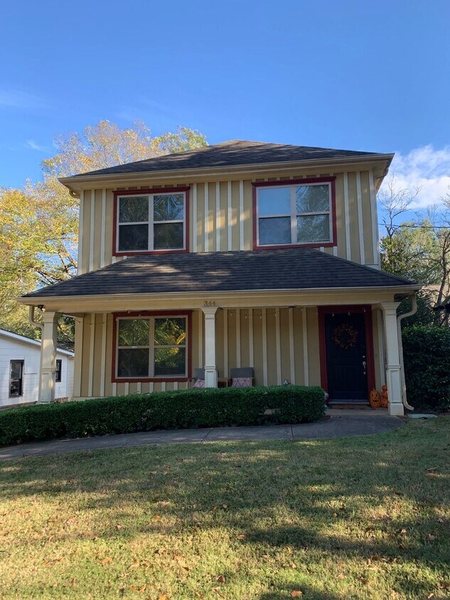 Primary Photo - Four Bedroom Near Downtown Available for P...