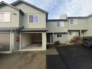 Building Photo - 1866 NE Fairview Ave