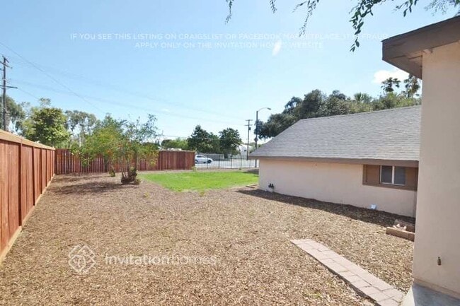 Building Photo - 6990 Malibu Dr