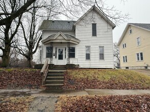 Building Photo - 728 S Pleasant St