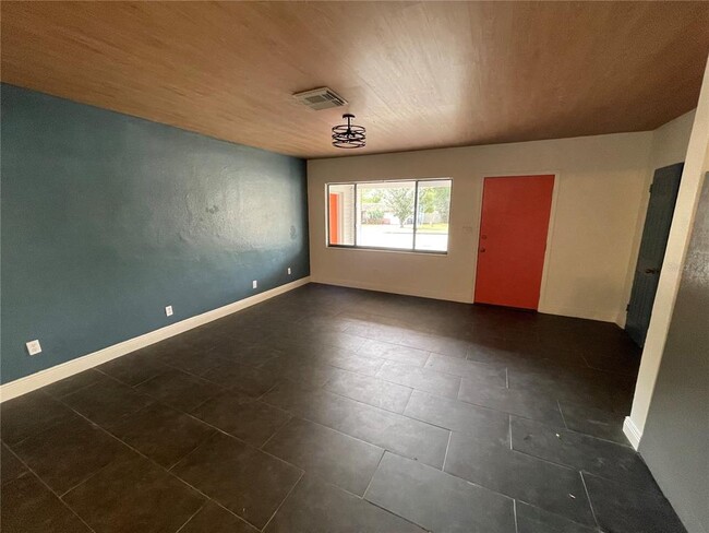 Building Photo - 1430 E Edgewood Dr