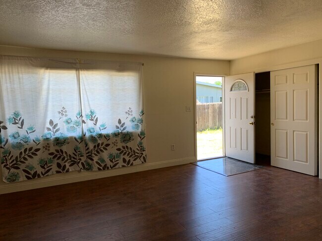 Foto del edificio - 7171 Chris Ave